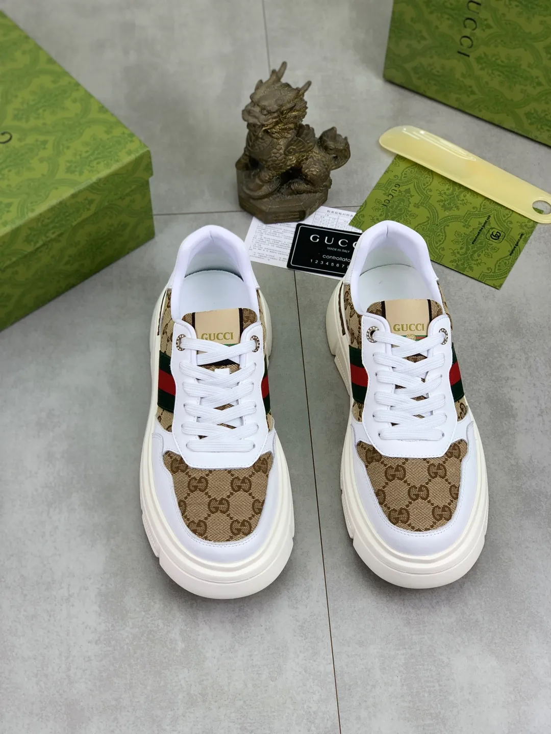Men's shoes 💰P400💰[New style]🆘 The latest model from Gucci GUCCI official website🎁Classic casual and fashionable men's shoes👟Best model💥The style is simple and elegant, exclusive for trendy men. Unique official website latest brand elements👑Gucci original decoration, fashionable and generous, original soft calfskin fabric➕Comfortable soft first-layer pigskin lining ✅The official website specifies wear-resistant casual outsole, the classic model is photographed in real life🎬Color: 2️⃣colors available😍Number of codes: 38-44